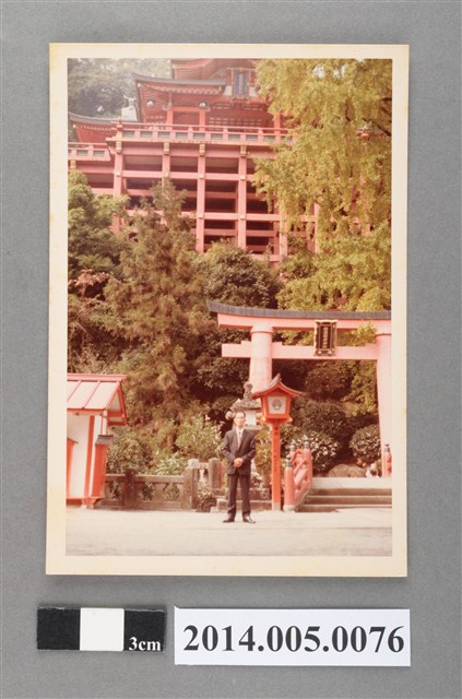 於日本佐賀縣鹿島市祐德稻荷神社牌坊前獨照 (共5張)