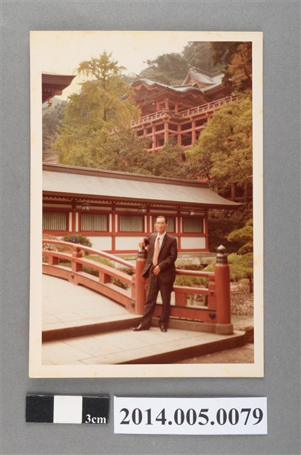 於日本佐賀縣鹿島市祐德稻荷神社神池橋上獨照 (共5張)