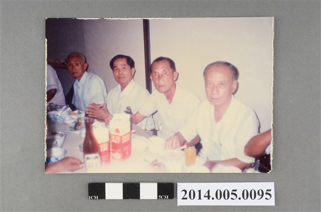 台南市港公學校第八回卒業丙組同級會紀念照片 (共2張)