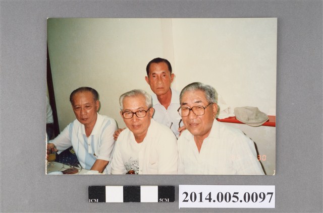 台南市港公學校第八回卒業丙組同級會紀念照片 (共2張)