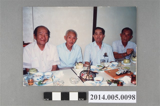 台南市港公學校第八回卒業丙組同級會紀念照片 (共2張)