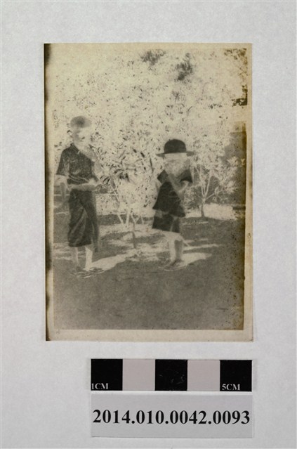 兩童合照 (共2張)