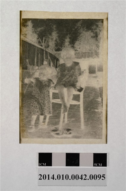 兩童合照 (共2張)