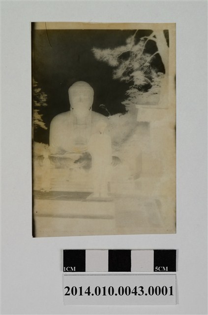 鎌倉大佛前男子獨照 (共2張)