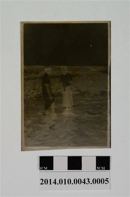 兩女合照 (共2張)