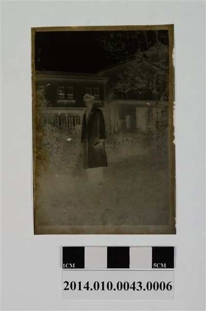 男子獨照 (共2張)