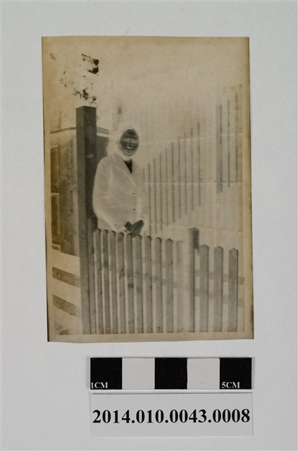 男子獨照 (共2張)