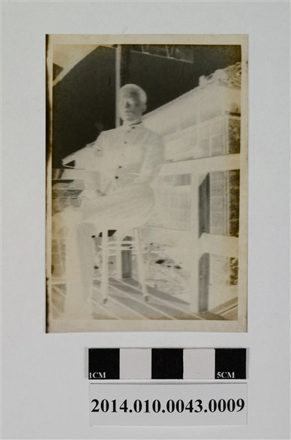 男子獨照 (共2張)