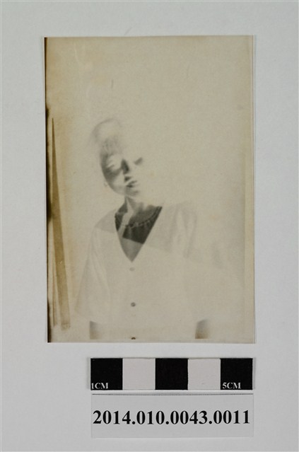 女子獨照 (共2張)