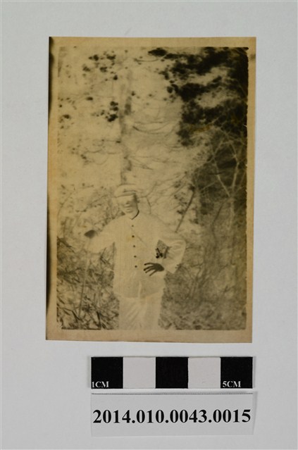 男子獨照 (共2張)