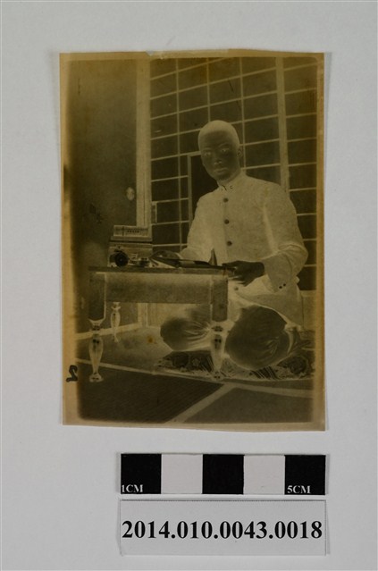 男子獨照 (共2張)