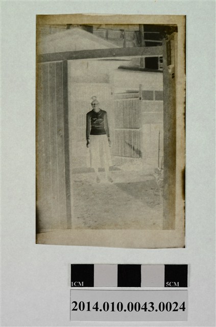 女子獨照 (共2張)