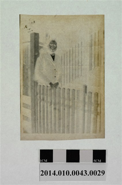 男子獨照 (共2張)