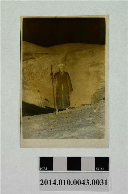 男子獨照 (共2張)