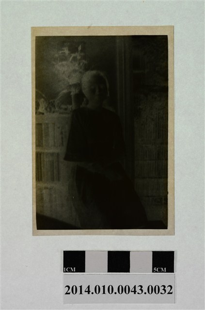 女子獨照 (共2張)