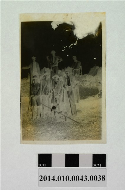 八人合照 (共2張)