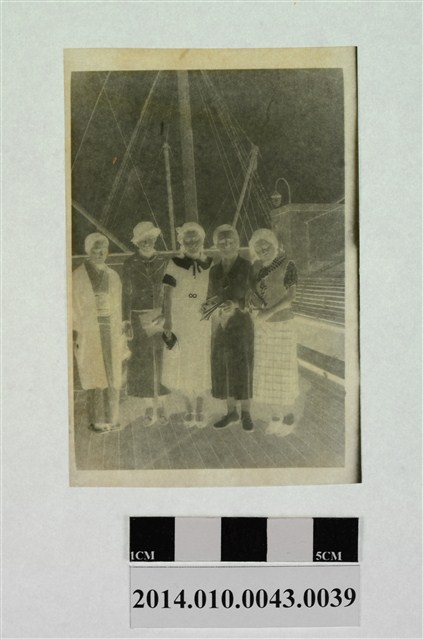 甲板五人合照 (共2張)