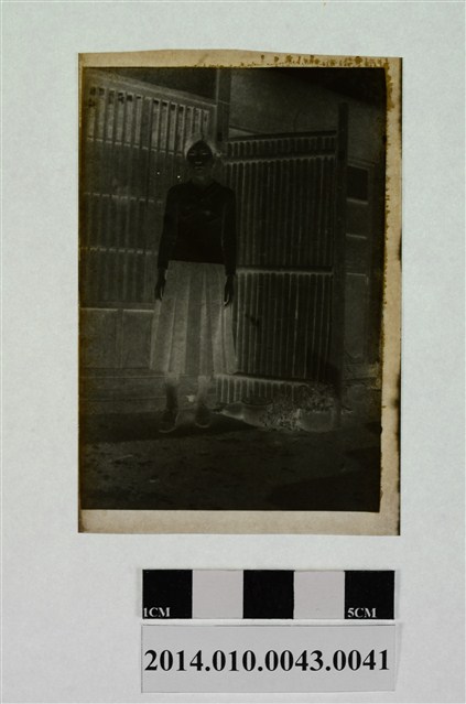 女子獨照 (共2張)