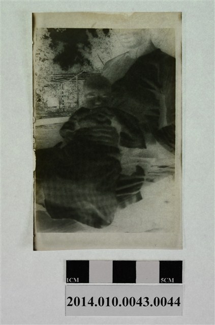 女子與童 (共2張)