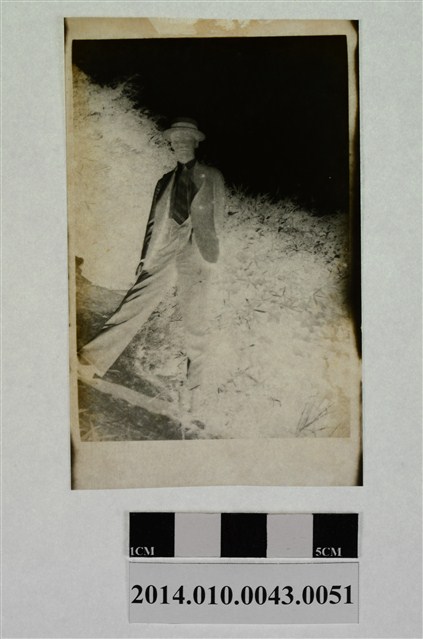 男子獨照 (共2張)