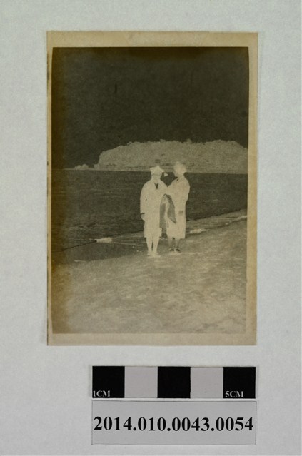 兩女合照 (共2張)