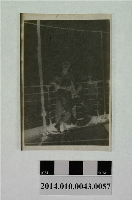 甲板男子獨照 (共2張)