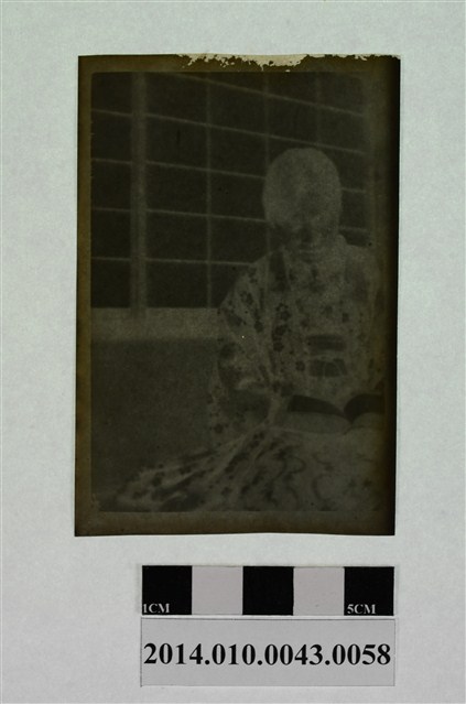 女子獨照 (共2張)