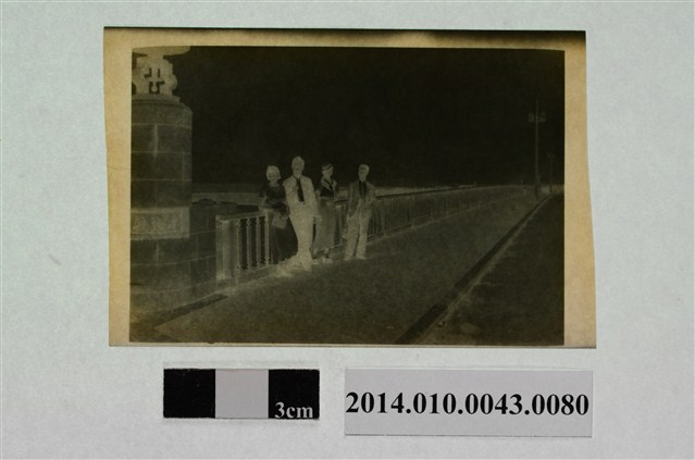 片瀨橋四人合照 (共2張)