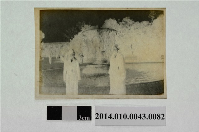 兩女合照 (共2張)