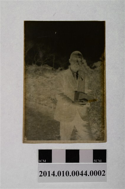 男子獨照 (共2張)