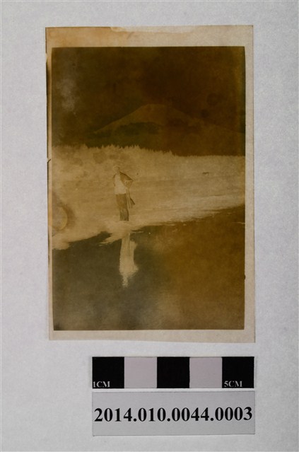 男子獨照 (共2張)