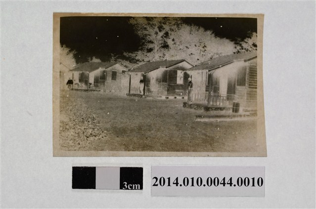 房舍與人 (共2張)