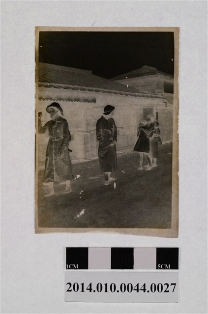 御菓子製造部旁四人 (共2張)