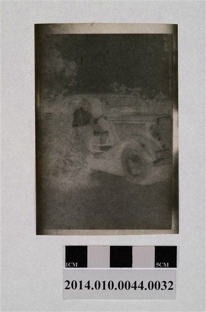 男子獨照 (共2張)