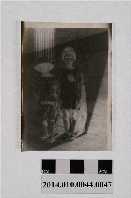 兩童合照 (共2張)