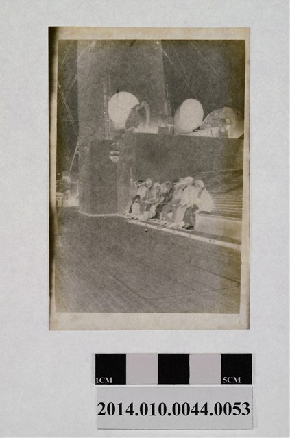 輪船上十人合照 (共2張)