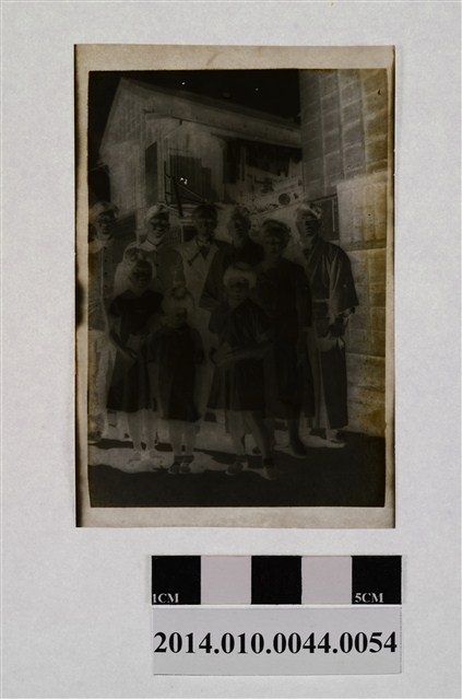 九人合照 (共2張)