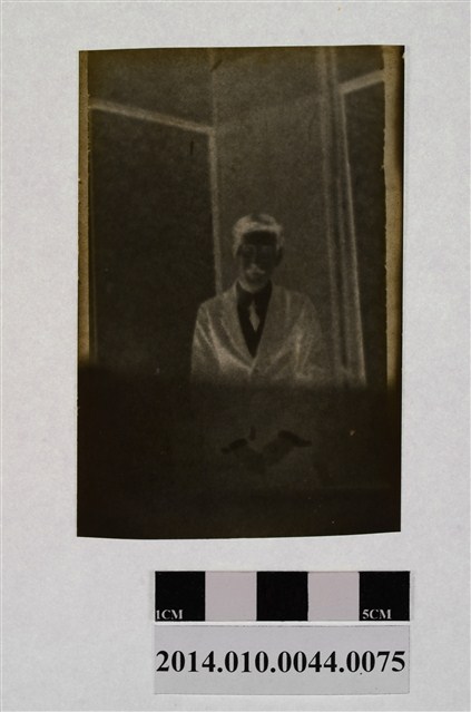 男子獨照 (共2張)