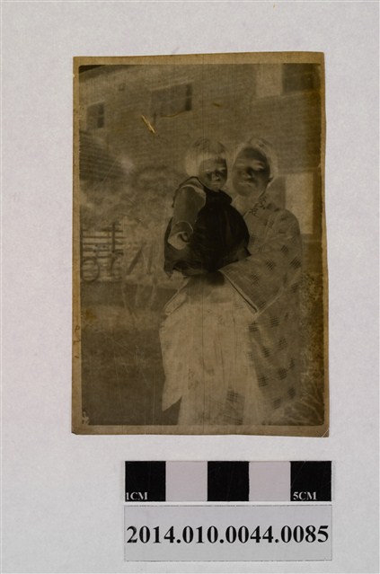 女子與童 (共2張)