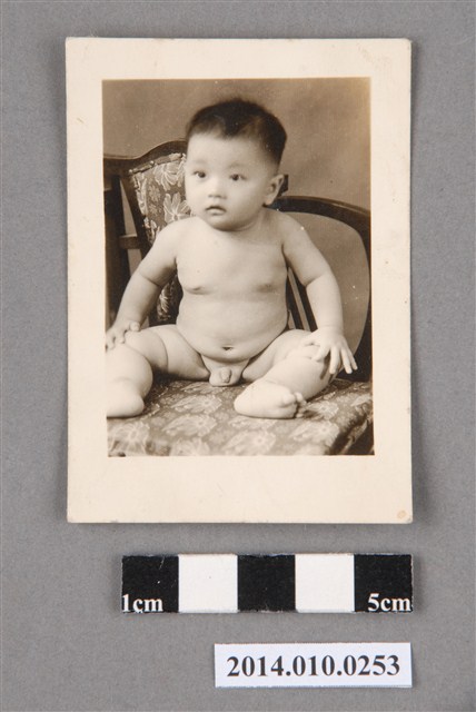 男童獨照 (共2張)