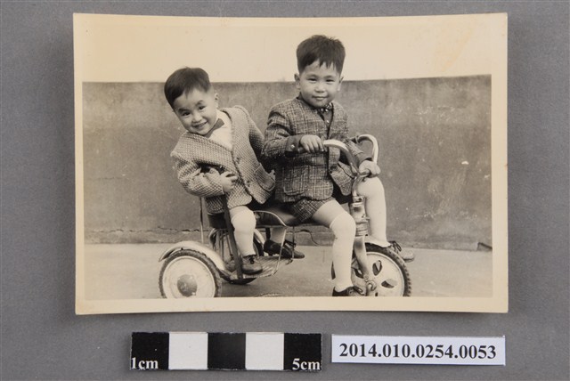 兩童合照 (共2張)