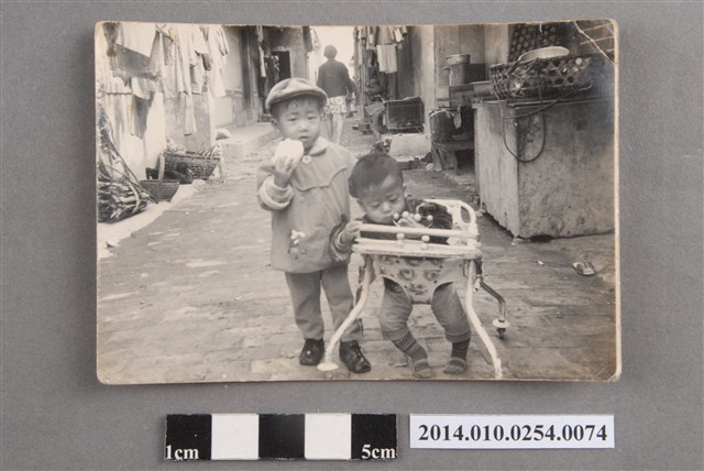 兩童合照 (共2張)