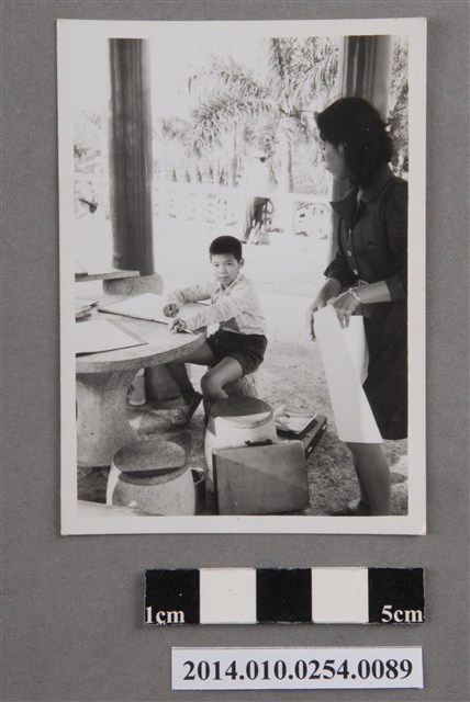 婦人與童 (共2張)