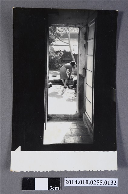 汲水婦人 (共2張)