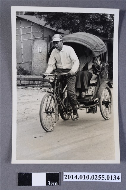 三輪車夫載客 (共2張)