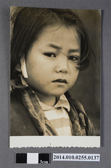 女童獨照 (共2張)