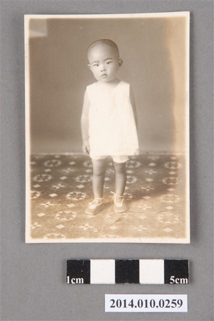 孩童獨照 (共2張)