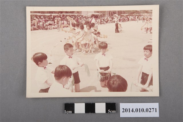 大會慶典上學童的舞蹈表演 (共2張)