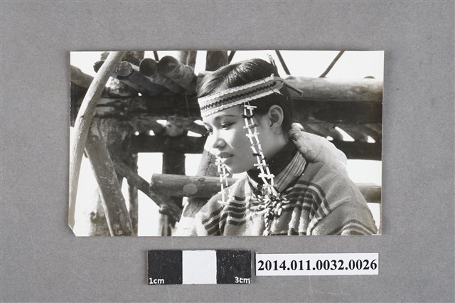 原住民女子獨照 (共2張)