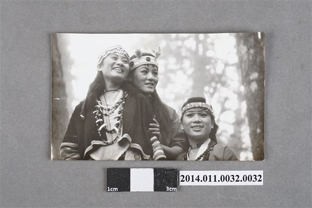 三名原住民女子合照 (共2張)